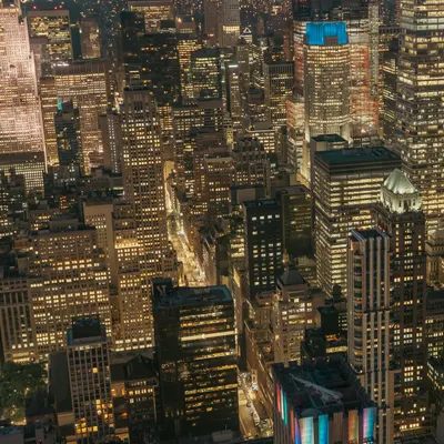 A stunning aerial view of New York City's illuminated skyline at night. 4k city wallpaper