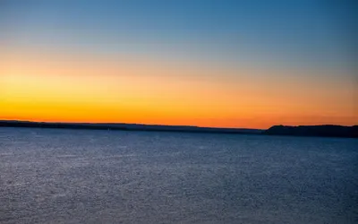 Beautiful sunset over Lake Pepin in Lake City, Minnesota featuring vibrant color 4k lake wallpaper