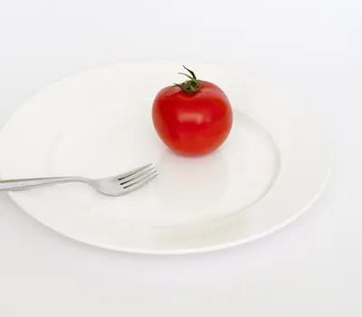 Plate tomato red 4k minimal wallpaper