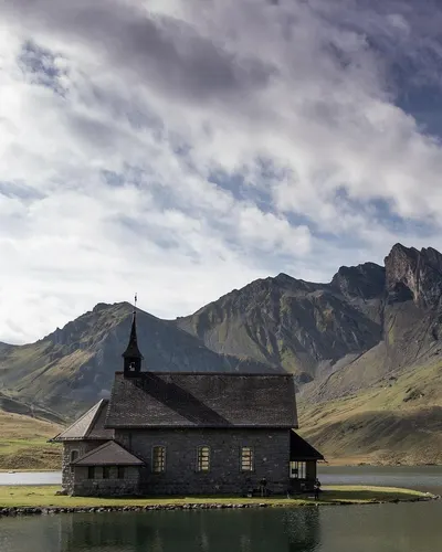 Chapel lake nature 4k mountain wallpaper