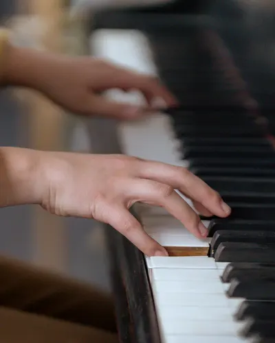 Side view of crop anonymous lady in casual outfit sitting in light room while pl 4k music wallpaper