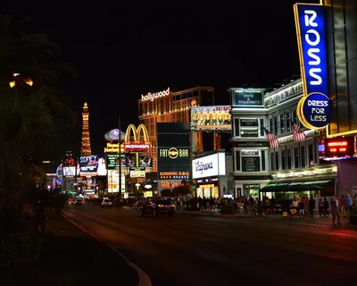 Las vegas night road 4k neon wallpaper
