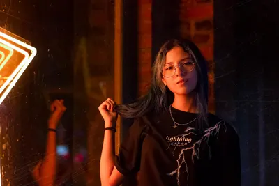 Woman model glasses 4k neon wallpaper