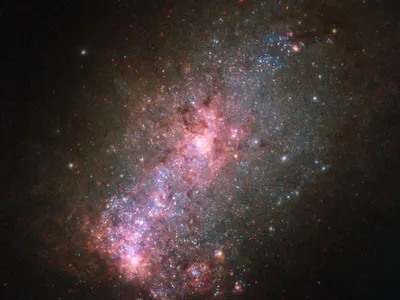 Hubble Views a Galaxy Fit to Burst hd space wallpaper