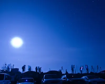 Night sky shooting star observatory 4k space wallpaper