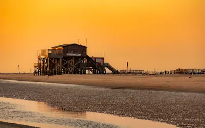 Beach house coast 4k sunset wallpaper